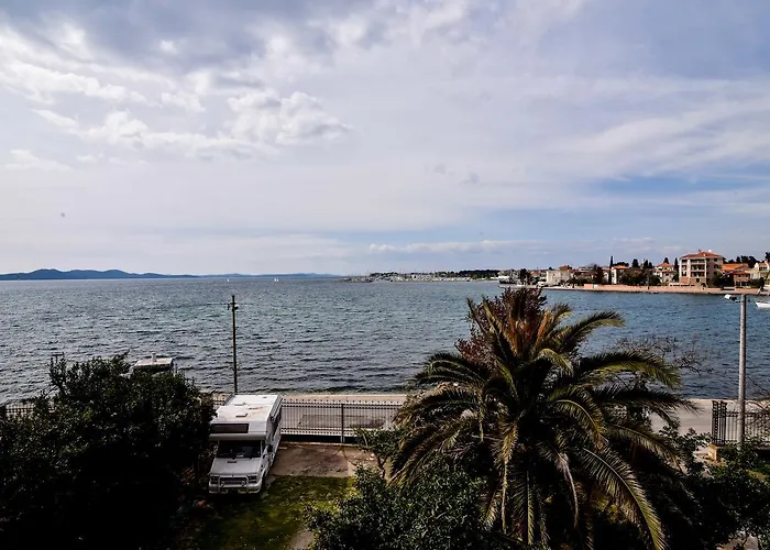 L&d アパート ザダル